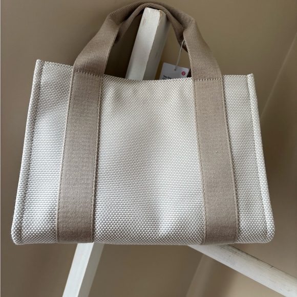 lululemon Tote - Picture 6 of 6